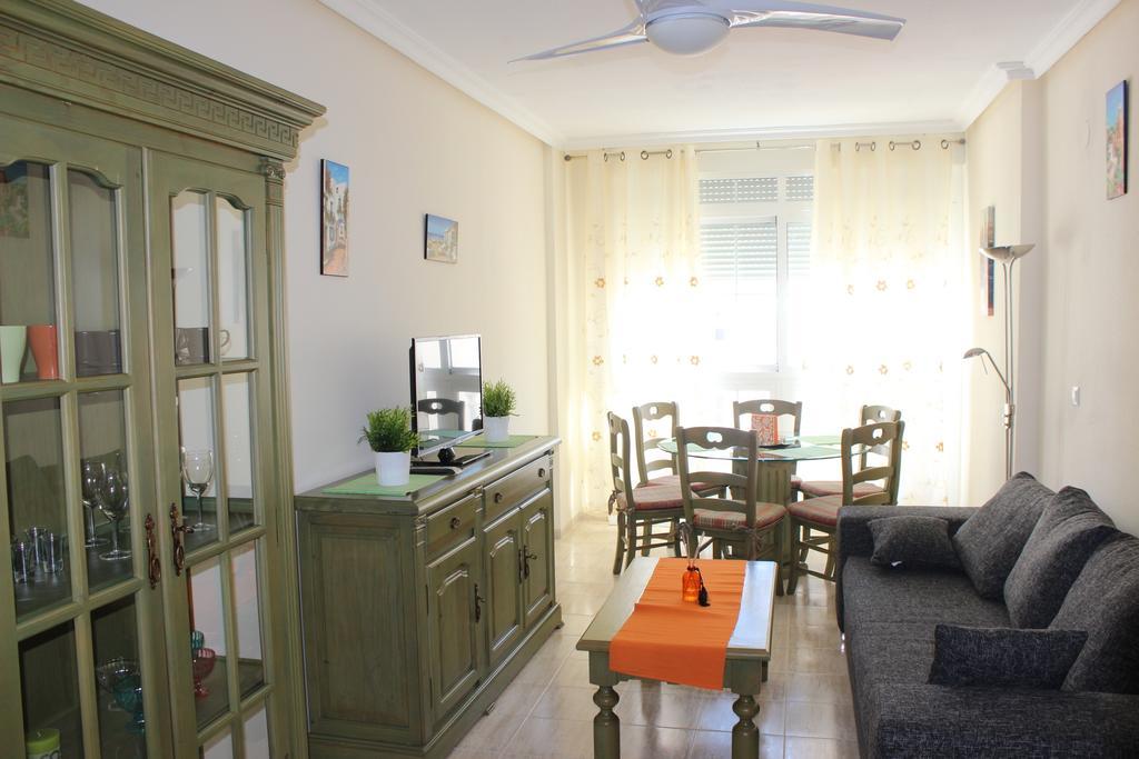 Apartamento Mariposa Daire Torrevieja Oda fotoğraf